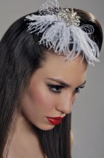 Bernadette - Wedding Hair Pin with Bridal Feather and Pearls